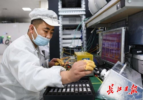 武漢“五個中心”建設開局沖刺 5G車間滿負荷運轉，科研團隊攻堅通信技術研發